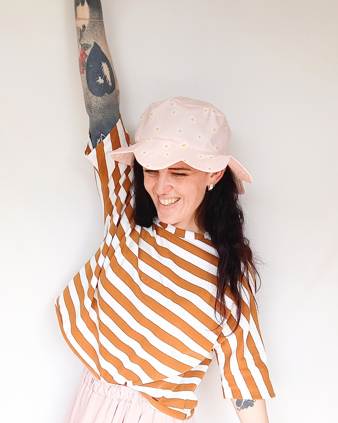 Pink daisy women's sunhat