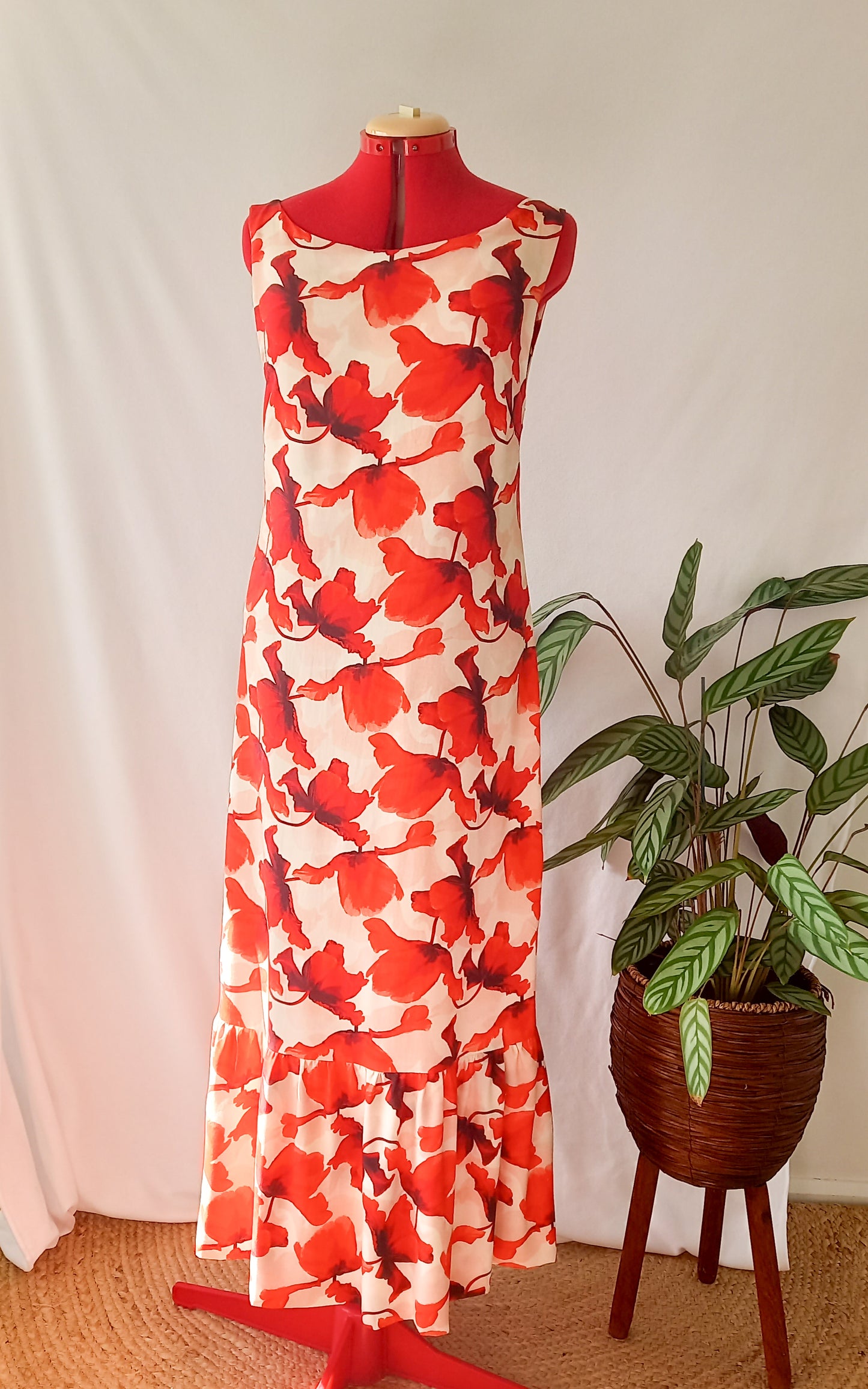 Red poppy rental dress - size 10