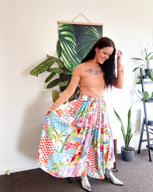 Pillar skirt in Tropical